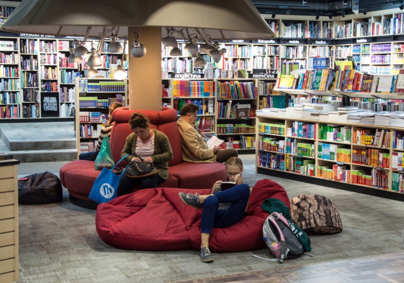 magasin-SAORGE-min_books_bookstore_book_reader_readers_reading_shop_sale_books-849006