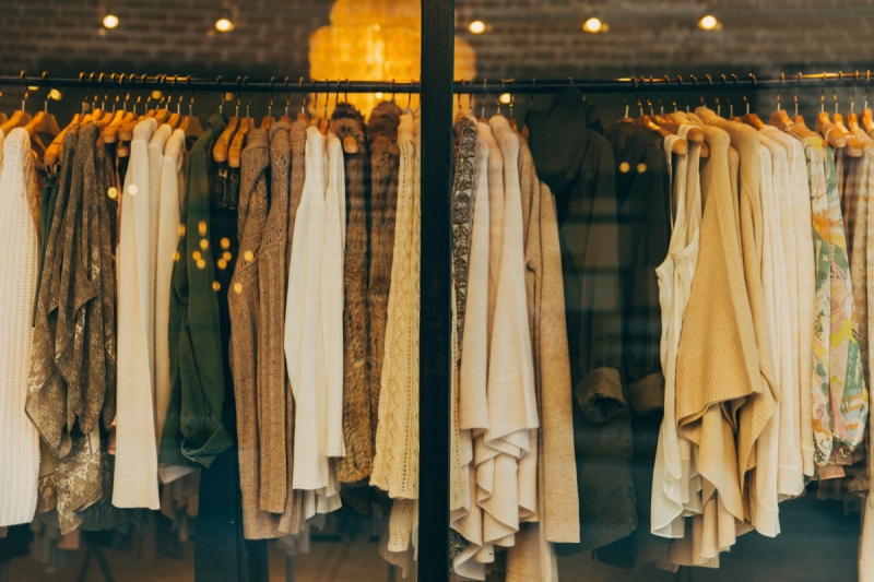 magasin-SAORGE-min_clothe_fashion_store_shop_window_store_front-21277